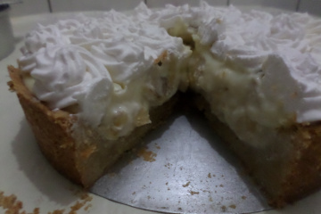 Torta de banana com creme e suspiro do Marcelo