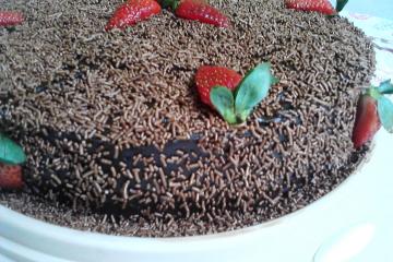 Bolo de chocolate com morango