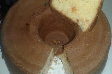 Bolo de fubá com goiabada