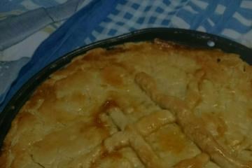 Empadão de frango cremoso