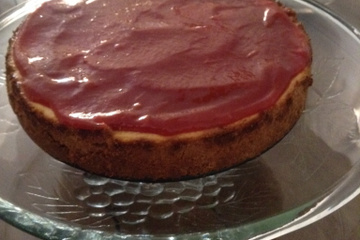 Cheesecake com cobertura de goiaba
