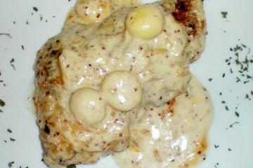 Congrio com creme de champignons