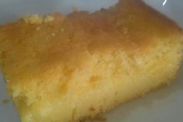 Bolo cremoso de milho verde
