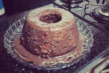 Bolo de cenoura com cobertura de brigadeiro