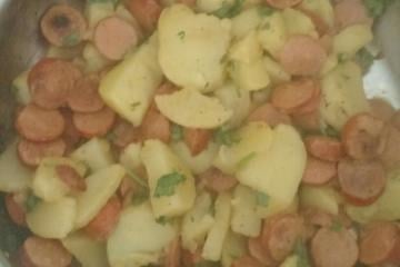 Salsicha com batatas