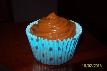 Cupcake de Baunilha com cobertura de Doce de Leite