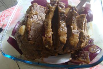 Carne de panela ao molho de cebola