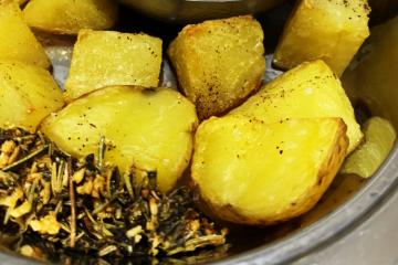 Batata rústica na airfryer: veja a receita fácil que fica igual a