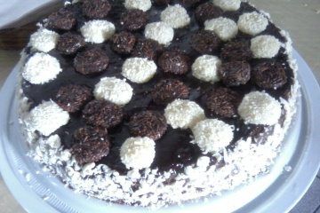 Bolo trufado de brigadeiro branco e preto