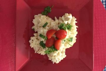Risoto cremoso de frango com queijo