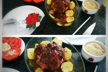 Pernil recheado com bacon regado na cachaça de laranja da Thalita