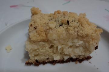Cuca de coco e ameixa preta - Oma Rosa