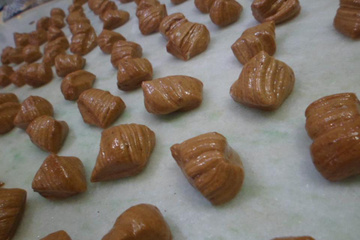 Balas de chocolate com mel