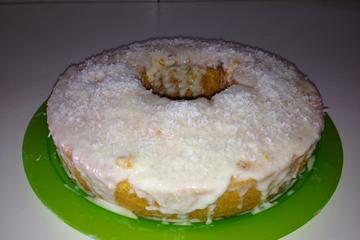 Bolo de cenoura com coco