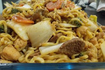 Yakissoba de frango e carne