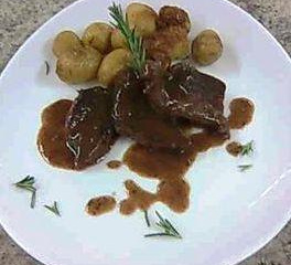 Escalope de avestruz ao molho de ervas