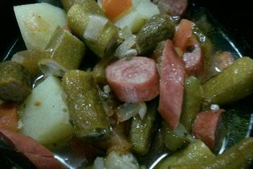 Quiabo com lingüiça