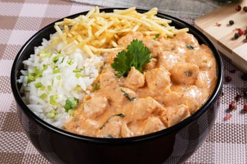 Strogonoff fit com frango leve, cremoso e saboroso