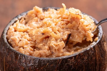 Cocada cremosa vegana com leite de coco e sabor intenso
