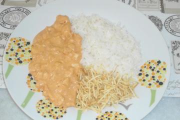 Estrogonofe de frango simples e delicioso