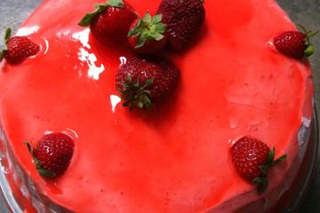 Torta de morango molhadinha