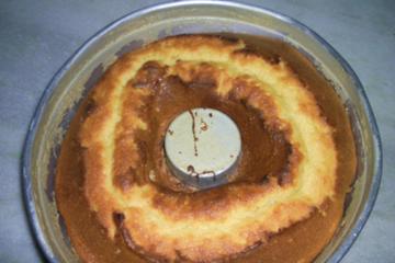 Bolo de coco com leite condensado