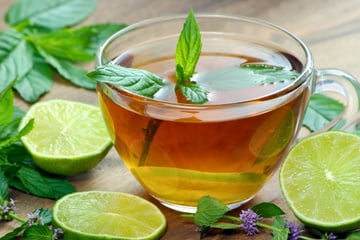Chá de hortelã com limão e mel relaxante e docinho sem açúcar