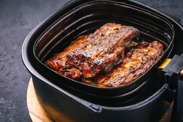 Black Friday antecipada: Air Fryer Oven Midea de 12 litros fica quase R$ 300 mais barata na Amazon