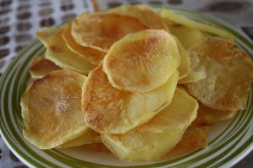 Batata chips de micro-ondas (com molho de maionese temperada )
