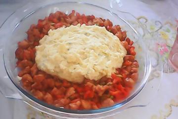 Picadinho de linguiça com purê da batatas