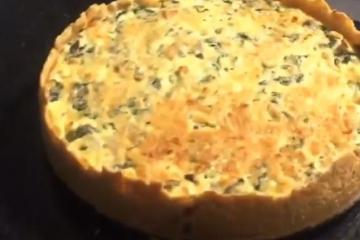 Quiche com farinha de arroz, espinafre e ricota