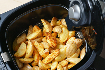 Batata rústica na airfryer: veja a receita fácil que fica igual a de restaurante