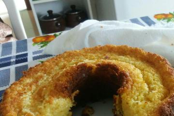 Bolo de fubá cremoso