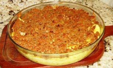 Bolo de batata com carne e queijo