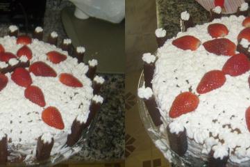 Bolo de chocolate e morango com Twix