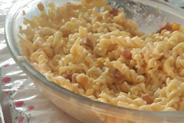 Salada de macarrão com bacon