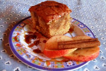 Bolo de maçã com canela