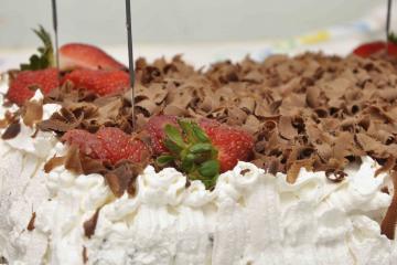 Bolo de morango e chocolate