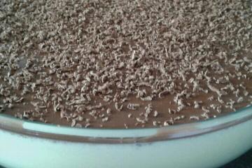 Mousse de maracujá com cobertura de chocolate