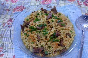 Macarrão com carne rapidinho