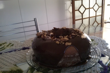 Bolo de chocolate com cobertura de brigadeiro