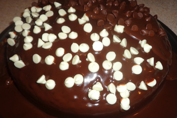Bolo trufado de brigadeiro branco e preto