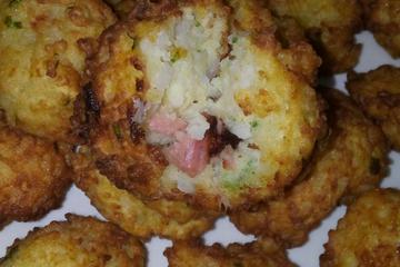 Bolinho de arroz com salame