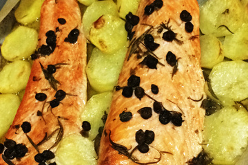 Salmão com alcaparras