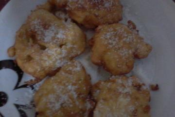 Bolinho de chuva com bananas