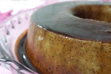 Brigadeirão de Chocolate Branco com Calda de Café