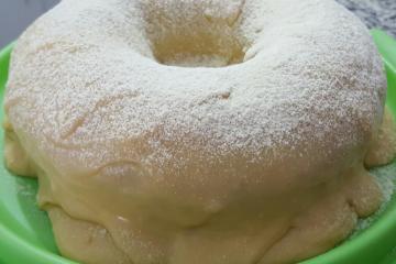 Bolo de Oreo com cobertura de leite em pó