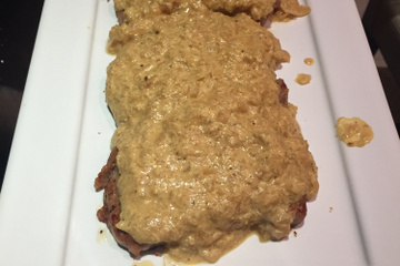 Costeletas de porco com molho de mostarda