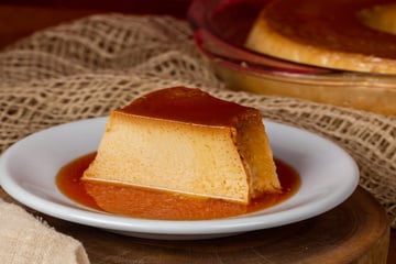 Nem forno, nem airfryer: a receita de pudim de geladeira mais gostosa do TudoGostoso tem calda perfeita e é muito fácil de fazer