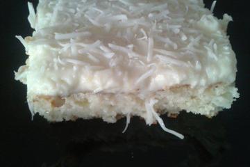 Bolo de coco gelado com creme